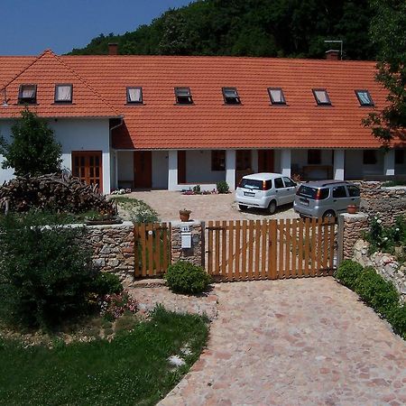 Bakonyi Apartmanhaz เอปลีนี ภายนอก รูปภาพ
