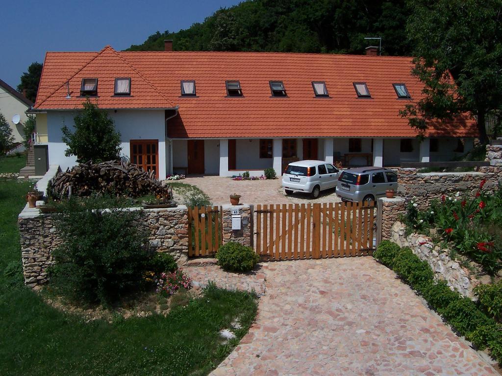 Bakonyi Apartmanhaz เอปลีนี ภายนอก รูปภาพ