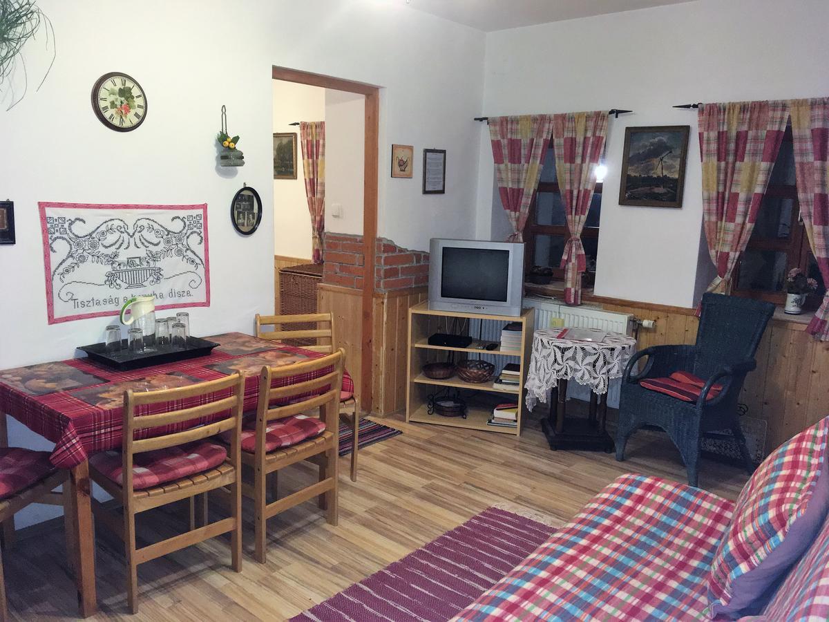 Bakonyi Apartmanhaz เอปลีนี ภายนอก รูปภาพ